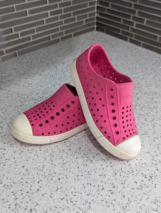 Native Shoes Pink Jefferson Water Sneaker Sandal Spring Summer Girls Kids Sz 11 - Picture 2 of 10
